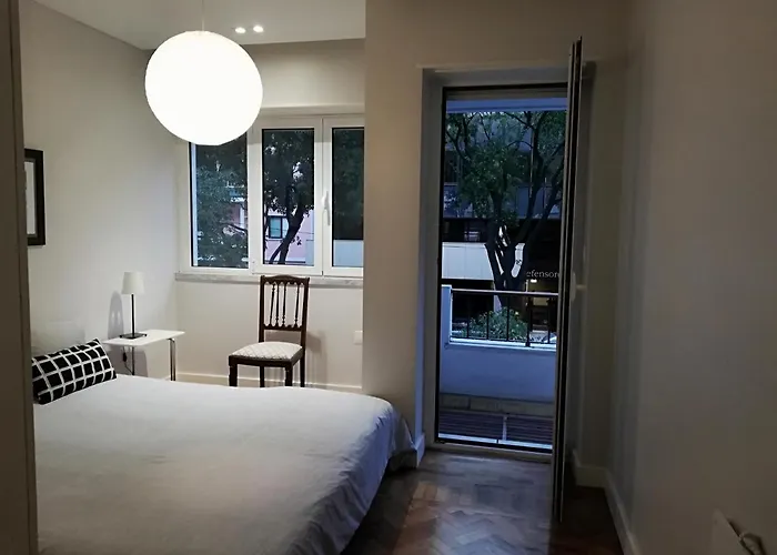 Apartment Beautiful Garden-campo Pequeno Lisbon